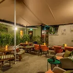 Dooley's Hotel 3*