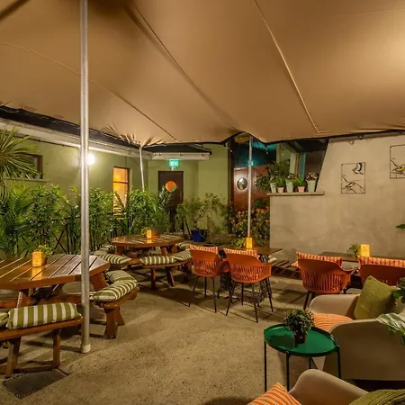 Dooley's Hotel 3*