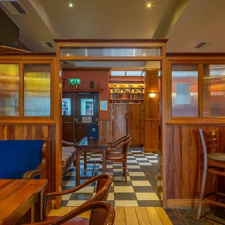 Dooley's Hotel 3*